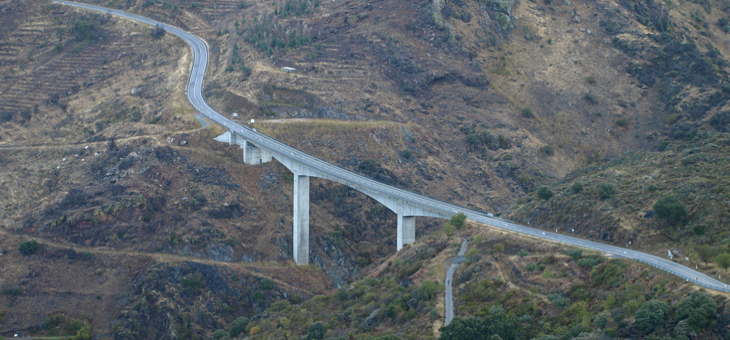 Ponte sobre o Rio Angueira