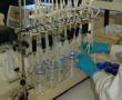 Sistemas laboratoriais de adsorção/biofiltração (BAC)