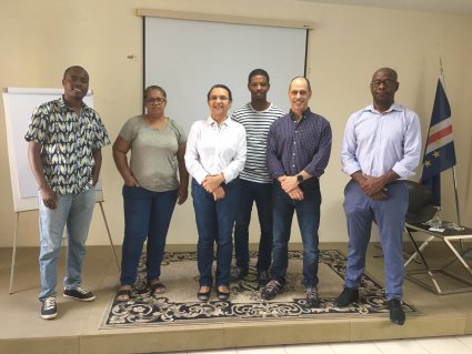 Course in steel testing for reinforced concrete at the Civil Engineering Laboratory in Cape Verde
